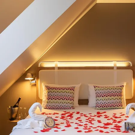 Campanile Prime - Caen Centre Gare 3* Кан