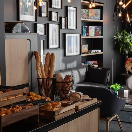 Campanile Centre Gare Hotel 3*