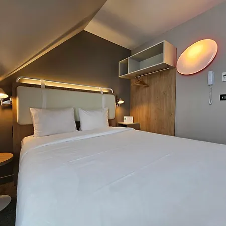 Campanile Prime - Caen Centre Gare 3* Кан