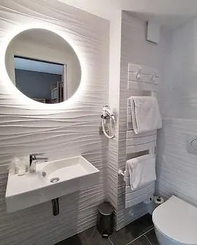 Campanile Centre Gare מלון 3*