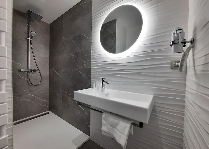 卡昂中心车站康铂酒店 凯恩