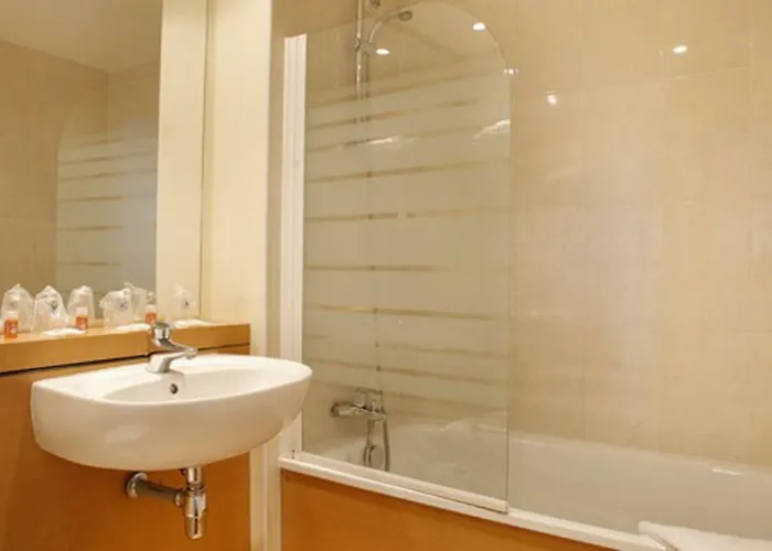 Campanile Centre Gare קאין