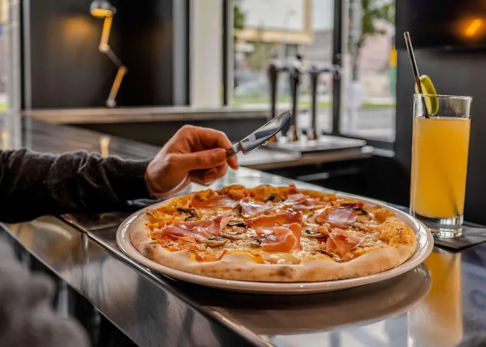 卡昂中心车站康铂酒店 3* 凯恩